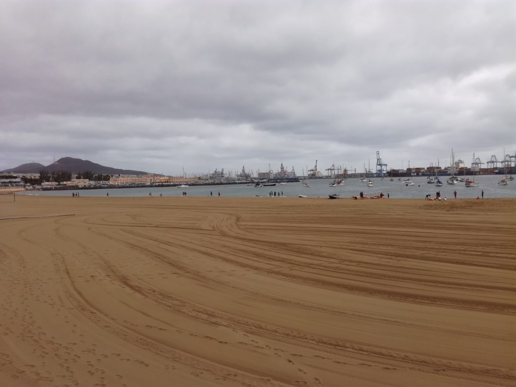 Stranden med ankerpladsen i baggrunden ved Las Palmas